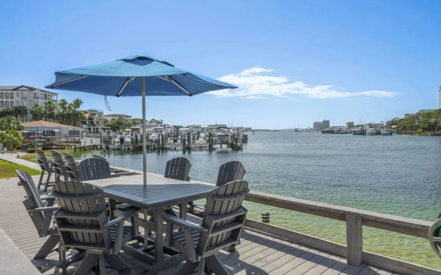 The Condor - Stay for 6