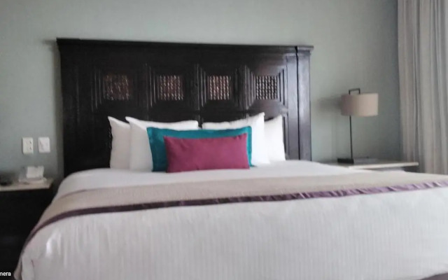 One Bedroom Ocean Front Suite on Medano Beach