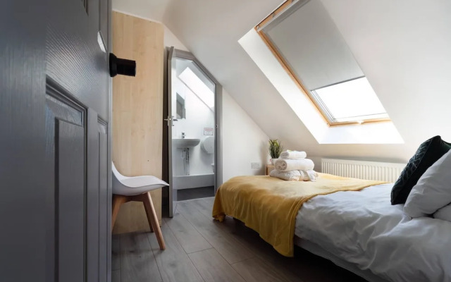 Get Away Home With Hot Tub Sleeps 7