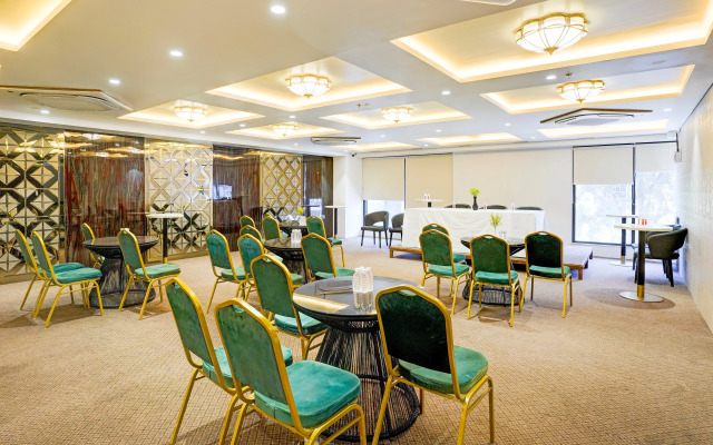 Palette Magarpatta City formerly Emerald Guestimony