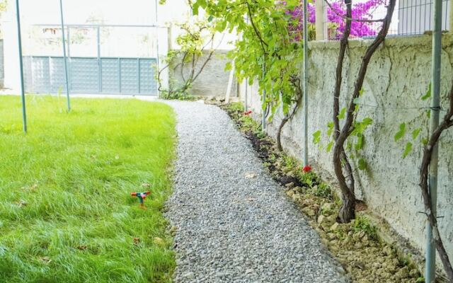 Kalpazo Kaja Vila Garden