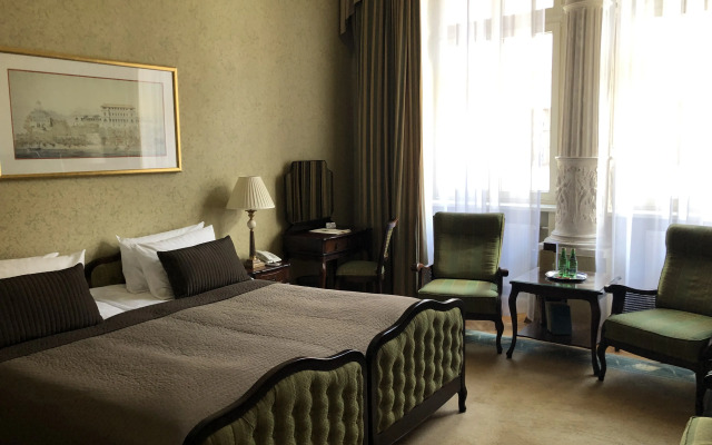 Grand Hotel
