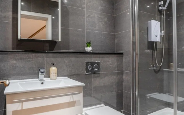 2bed-ground Floor-free Parking