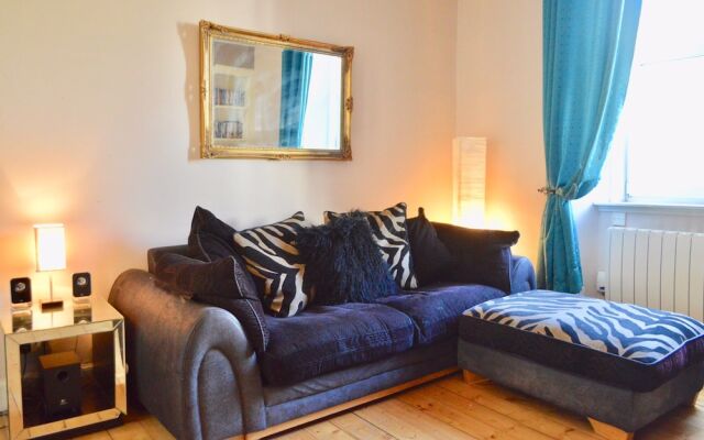 Central 1 Bedroom Flat Sleeps 2