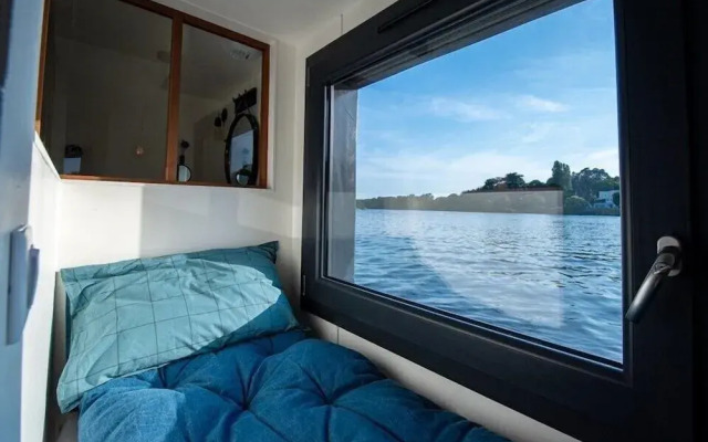 Péniche Carpe Diem La Rivière House