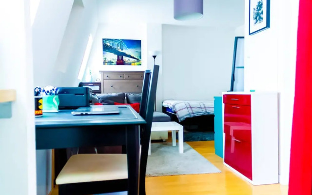 Charming Studio Near Louvres