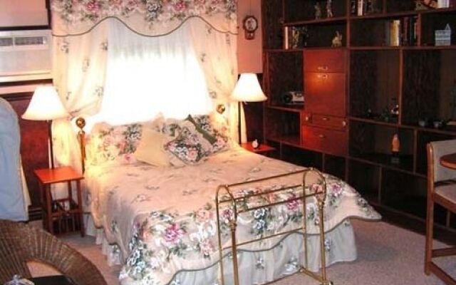 Gelinas Manor Victorian Bed and Breakfast