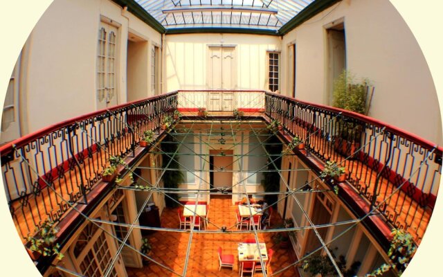 R10 Hostal - Hostel