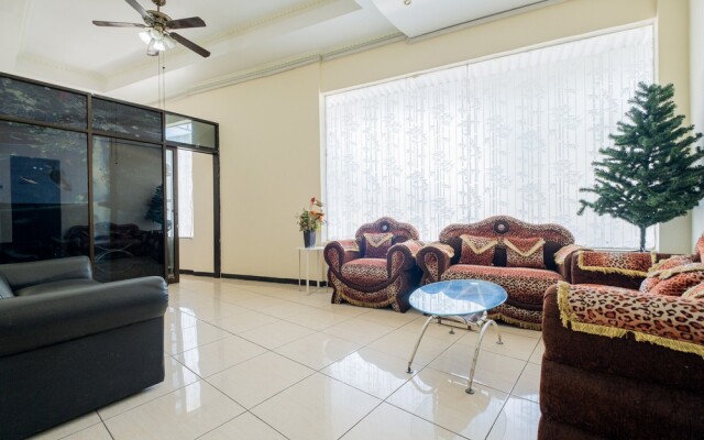 RedDoorz Plus @ Grace Residence Surabaya