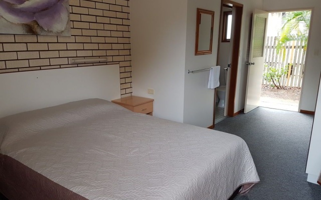 Emerald Tower Motor Inn – Guest Rooms – Emerald