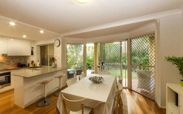 Delightful 2 Bedroom Near CBD