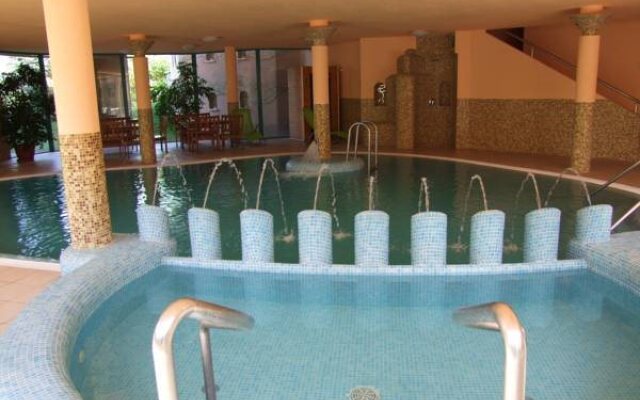 Lugas Wellness Hotel