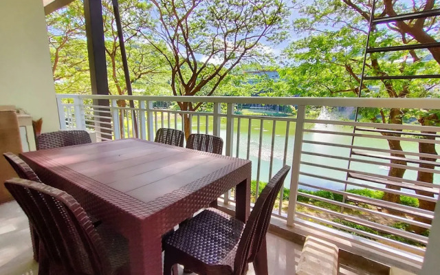 Dr Calayan's 2BR Condo at Pico De Loro
