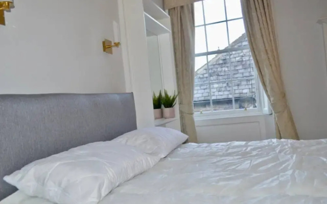 Incredible Edinburgh Penthouse Apartment With Roof Terrace