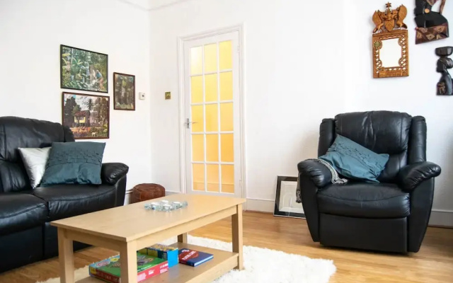 Vibrant 3 Bedroom House in Holloway