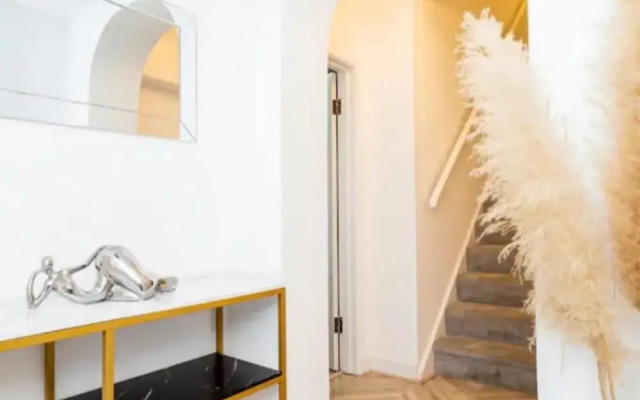 Private Gated Modern Home in Southampton - Estwood