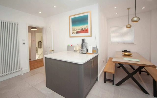 Modern and Chic 2 Bedroom in Bristol