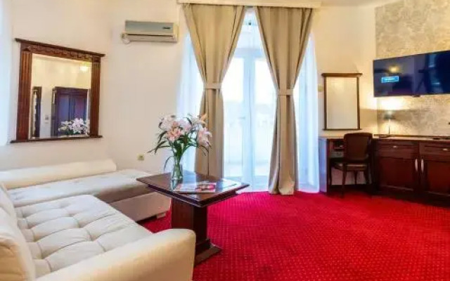 Garni Hotel Royal Crown