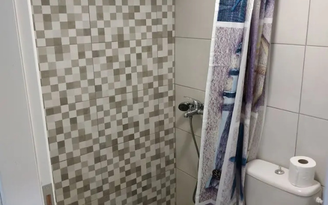 Super Economy Studio Located On the Ground Floor No Balcony