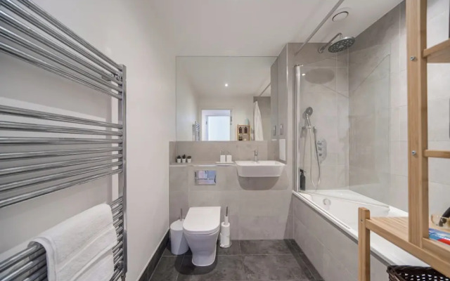 Barking Bright Apartment With 2 Bedrooms
