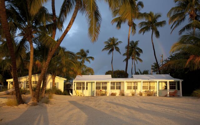 Pines & Palms Resort