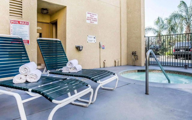 California Inn and Suites Bakersfield