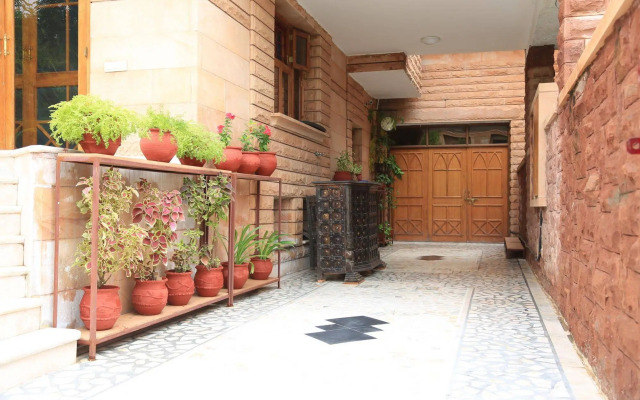 Apnayt Villa - A Luxury Homestay