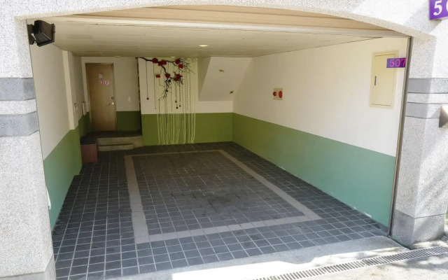 Regale Villa Hotel