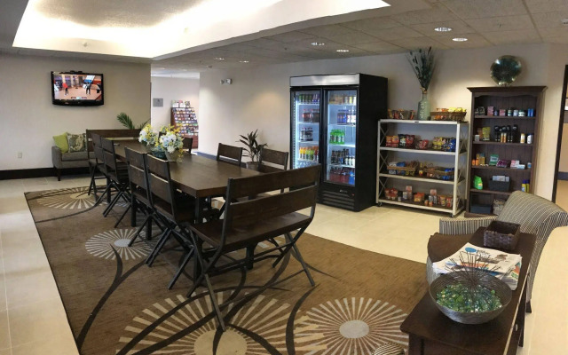 Greenfield Inn & Suites Owensboro, KY Airport