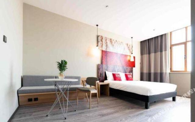 Ibis Hotel (Changji Jianshe Road Snack Street)