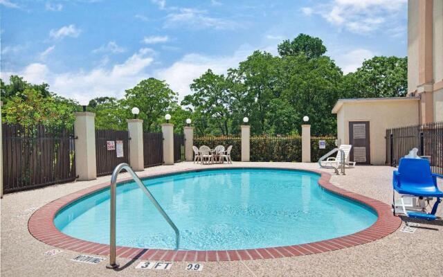 Super 8 Iah West/Greenspoint