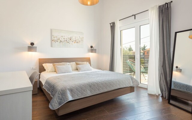 Villa Leonardo Vr Naveri