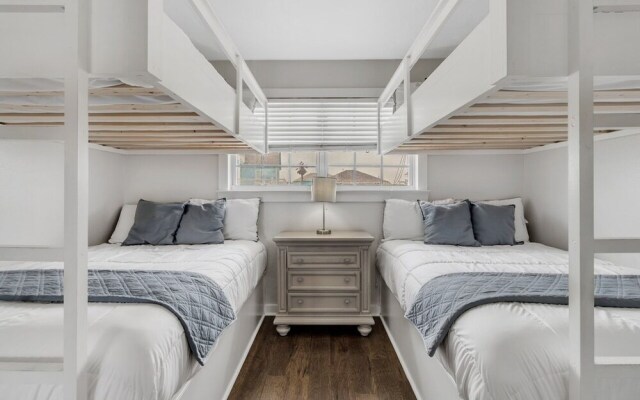 Windsical Escape 2 Bedroom Home by RedAwning