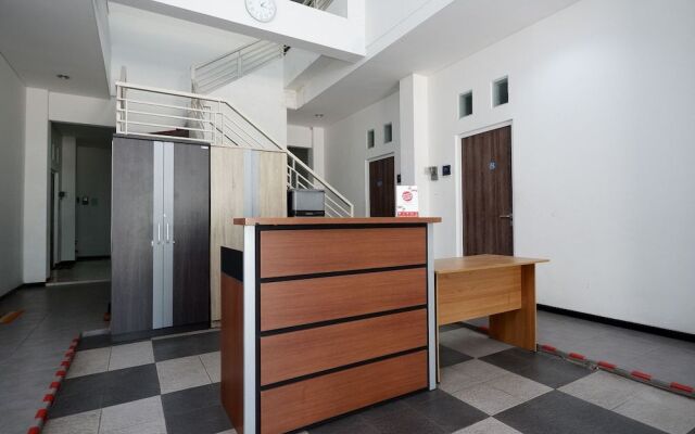 OYO 1884 Sunshine Hostel