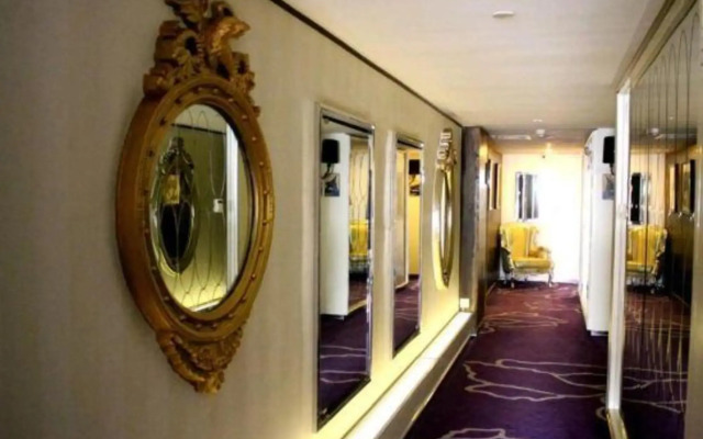 Sunshine Holiday Hotel