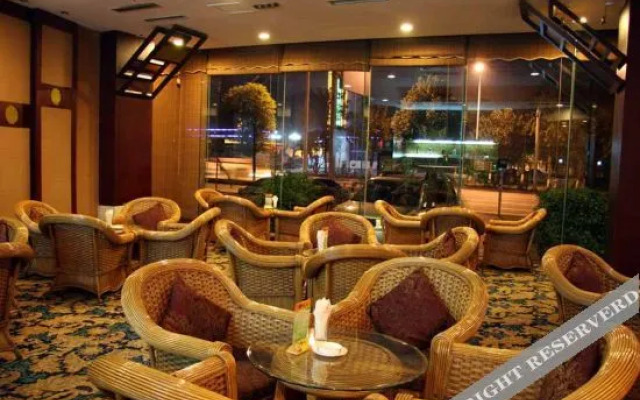 Yueyang Huatian Hotel
