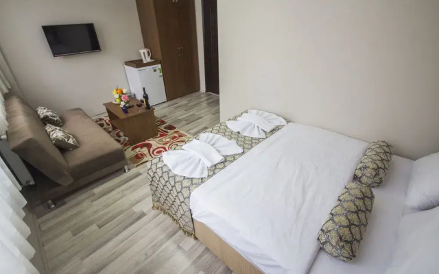 Carina Hotel
