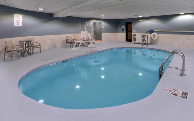 Holiday Inn Express & Suites Raleigh NE - Medical Ctr Area by IHG