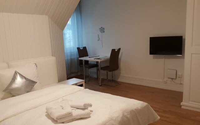 Residence Serviced House