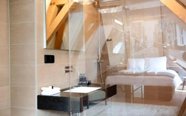 Hotel IX