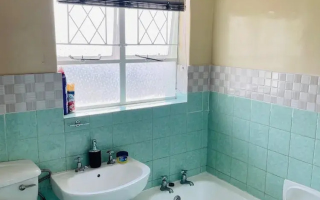 Immaculate Home in Avondale West - 2166