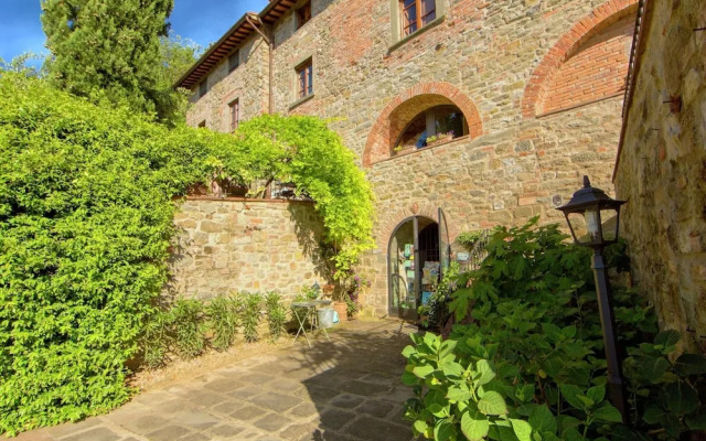 Attractive Apartment in Typical Tuscan Style