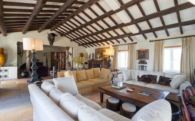 Rosa Estates The Farmhouse & Stables