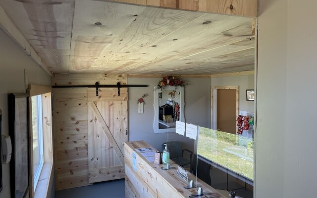 Hooks Hideaway Motel