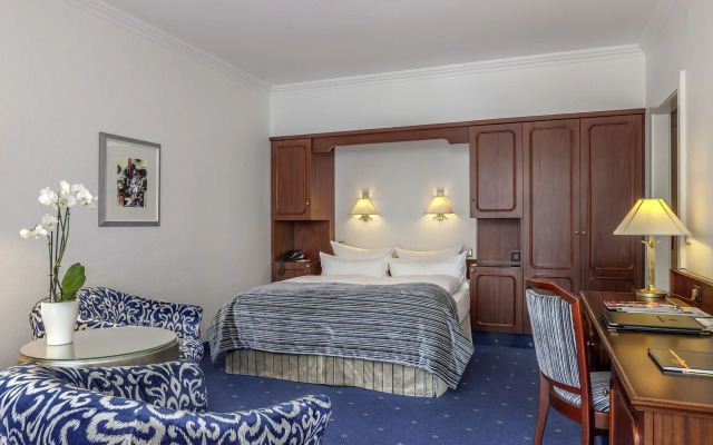 Bernstein Villa Kastania