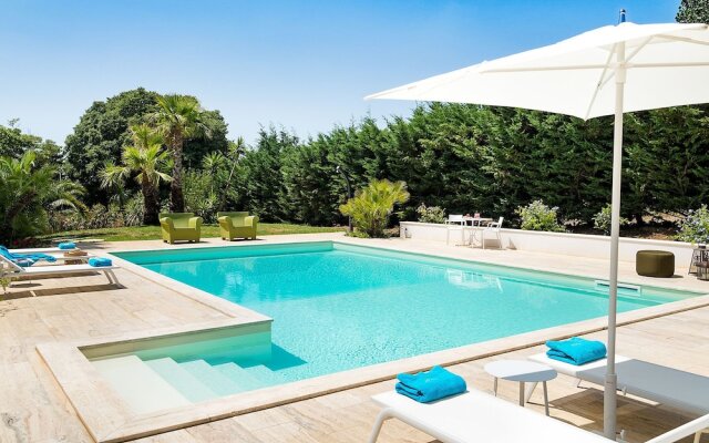 Elegant Villa With Swimming Pool and Garden, in a Quiet Area Close by Salemi