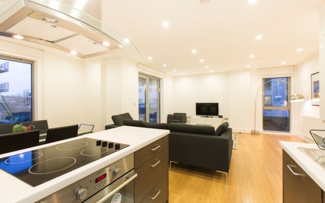 Two Bedroom Apartment Aldgate