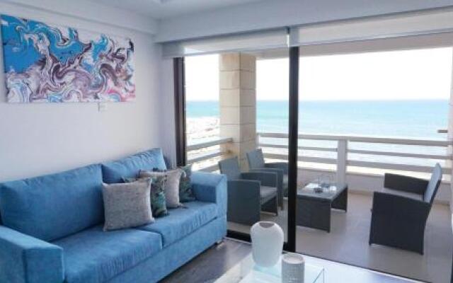 Lazuli Beachfront Apartment 144