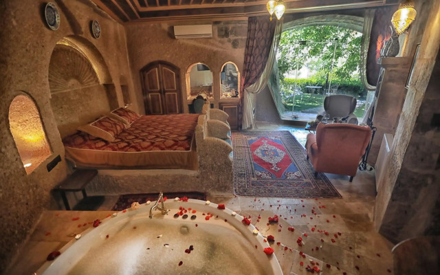Traveller's Cave Hotel