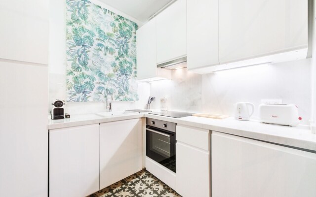 2 Bd Apartment Exclusive Location in Golden Mile. Velazquez II